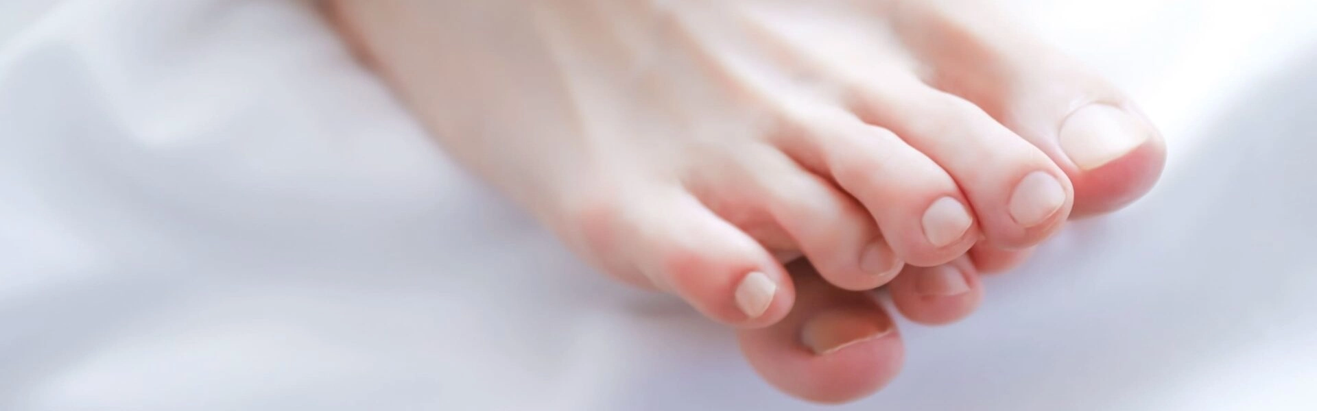 How to conceal a nail fungal infection?